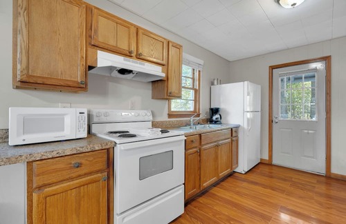 Jamestown Cabin | Inviting 3-Bedroom Rustic Cabin Near Marina and Pool