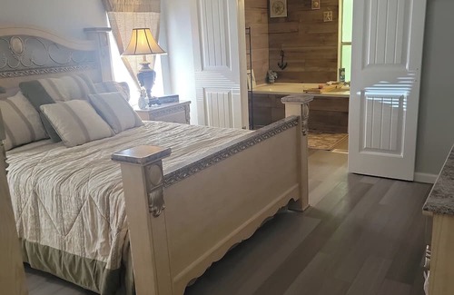 Eatonton House | Perfect Family Retreat by Crockett Creek Lake in Nature