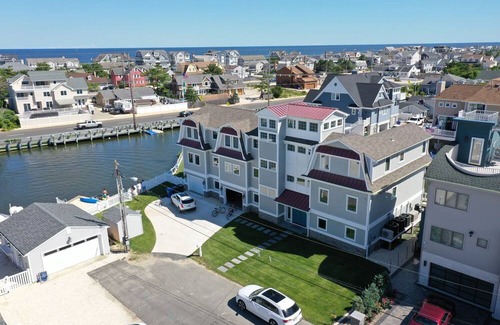 Mantoloking House | Modern Bayfront Home Minutes from the Beach & Pet Friendly!