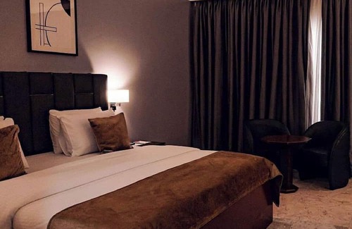 Calabar Hotel | Discover The Metropolitan Hotel Calabar: Family-Friendly Retreat