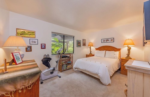 Ojai House | Pet-Friendly Ojai Home with Ocean Views and Spa Access