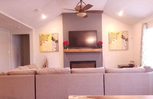 North Central Carrollton House | Convenient 4 Bedroom Home Near Frisco and Dallas