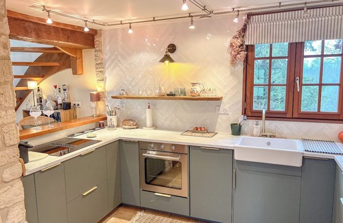 Saint-Simeon Cottage | Modern Getaway at La Pommeraie Near Pont Audemer
