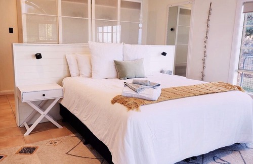 Carrickalinga House | Hilltop Retreat with Breathtaking Ocean Views & Pet Friendly