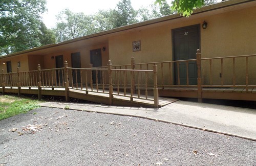 Golconda House | Cozy Cabin on the Bluffs - Family-Friendly Getaway