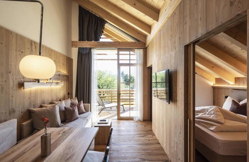 Naz Sciaves House | Experience Kessler's Mountain Lodge with Family-Friendly Amenities