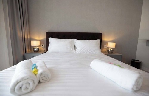 Dumbravita Apartment | Modern Apartment with Breakfast & Hot Tub in Dumbravita