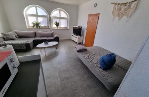 Dettelbach Apartment | Pet-Friendly Apartment 'Ferienwohnung An Der Linde' with Wi-Fi