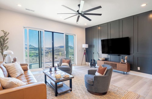 Toquerville Condo | Experience The Watchman by AvantStay: Hot Tub & Scenic Views