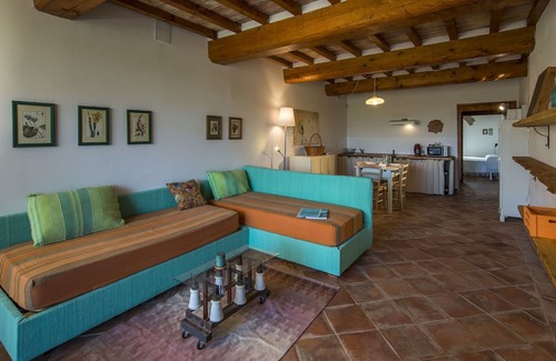 Laterina Apartment | Charming Getaway for Two with Pool & Wi-Fi Near Arezzo