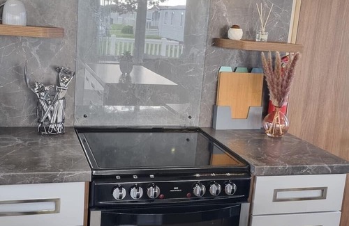 New Forest District Cabin | Beautiful Seaside Lodge Near New Forest with Pool & Breakfast