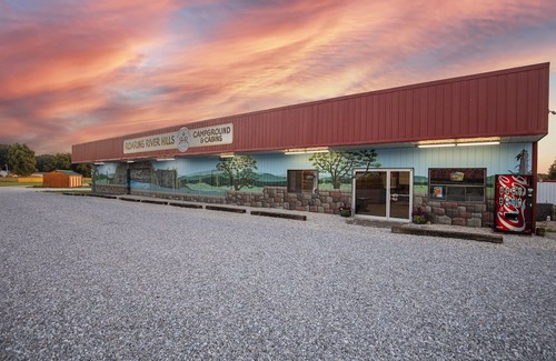 Cassville RV Rental | Inviting Safari Tent Near Roaring River State Park