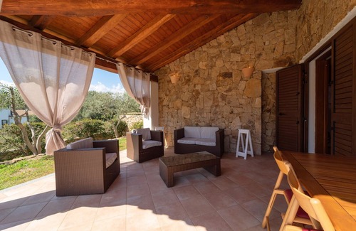 S'Iscala Apartment | Idyllic Villa with Private Entrance and Garden Near the Sea