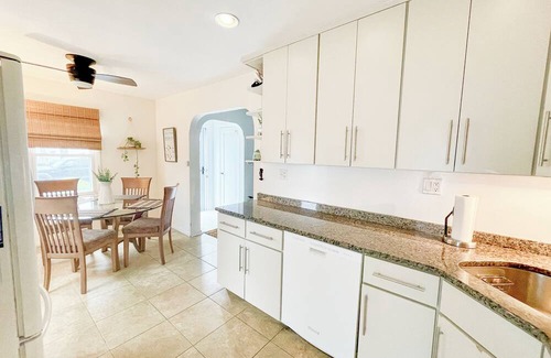 Long Beach House | Sunny Beach House: Steps to the Shore with Private Amenities