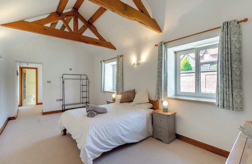 Grantham Cottage | Spacious 2-Bedroom Retreat in Scenic Gonerby Grange