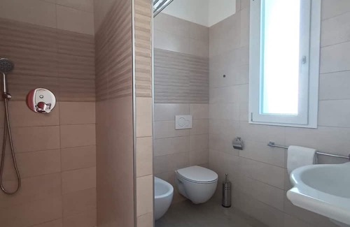 Vasto House | Cozy B&b San Lorenzo: Family-Friendly with Breakfast Included