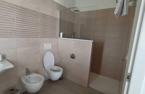 Vasto House | Cozy B&b San Lorenzo: Family-Friendly with Breakfast Included