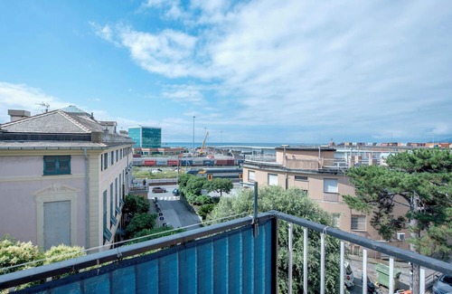 Pra' Apartment | Relaxing Apartment 'Palmaro' with Ocean View and Balcony