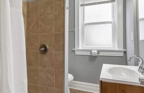 Shaw House | Historic Shaw Community Unit with Breakfast & Family Amenities