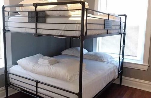Shaw House | Historic Shaw Community Unit with Breakfast & Family Amenities