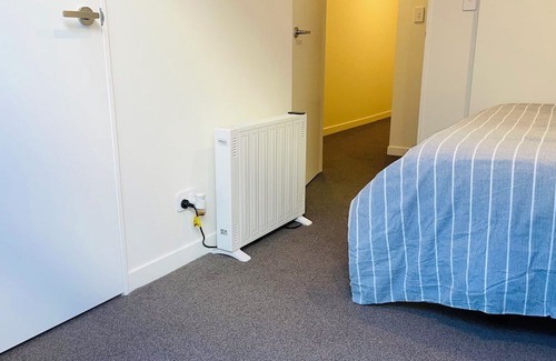 Petone Apartment | Cozy Private Ensuite Room in Family-Friendly Petone