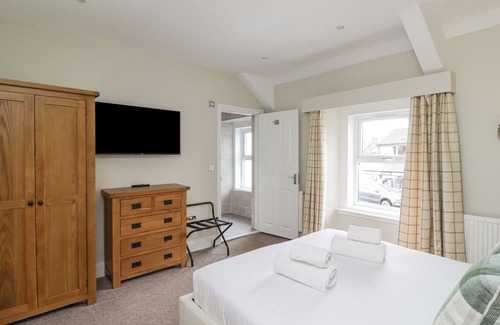 Wark Cottage | Family-Friendly Hadrian Suite with Garden in Wark