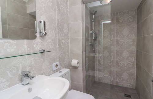 Wark Cottage | Family-Friendly Hadrian Suite with Garden in Wark