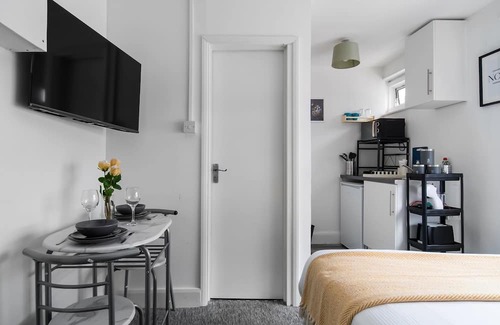 Southgate Apartment | Affordable En-Suite Studio Rooms in London, N14 3B