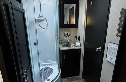 Amboy House | Unwind at Cozy Glamping RV with Hot Tub & Nature Escape
