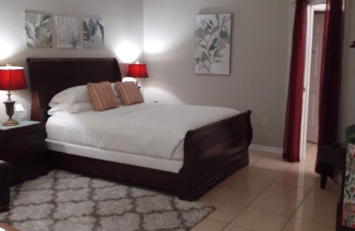 Winter Haven House | Private Retreat Near Legoland: Family-Friendly & Ocean View