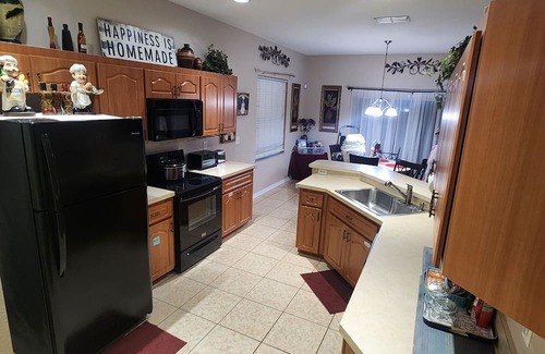 Winter Haven House | Private Retreat Near Legoland: Family-Friendly & Ocean View