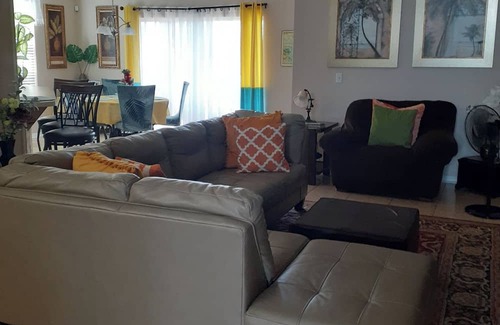 Winter Haven House | Private Retreat Near Legoland: Family-Friendly & Ocean View