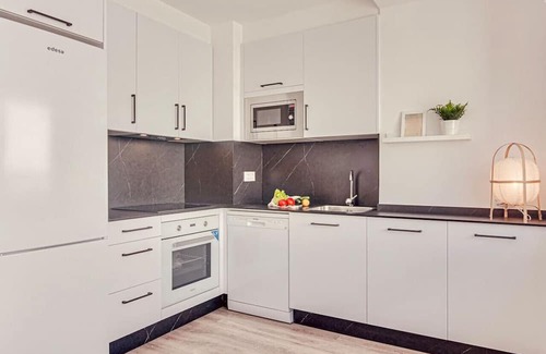 La Coruna Apartment | Pet-Friendly Main Street Deluxe Penthouse with Kitchen Access