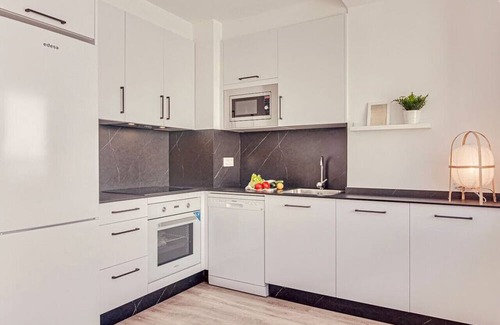 La Coruna Apartment | Pet-Friendly Main Street Deluxe Apartment with Kitchen Access