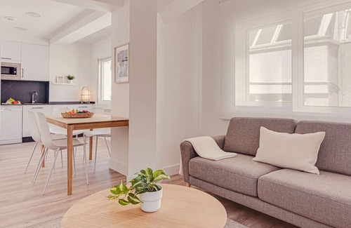 La Coruna Apartment | Pet-Friendly Main Street Deluxe Apartment with Kitchen Access