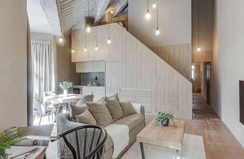 La Coruna Apartment | Stylish Metropolitan Boutique Penthouse with Great Amenities