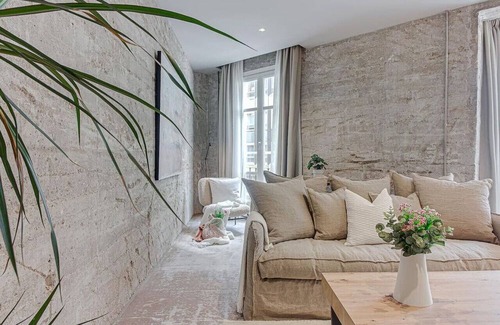 La Coruna Apartment | Stylish Metropolitan Boutique Penthouse with Great Amenities