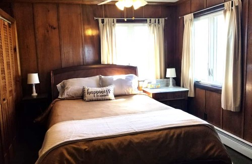 Eastport Cottage | Charming 2 Bedroom Cottage with Waterfront Access and Spa