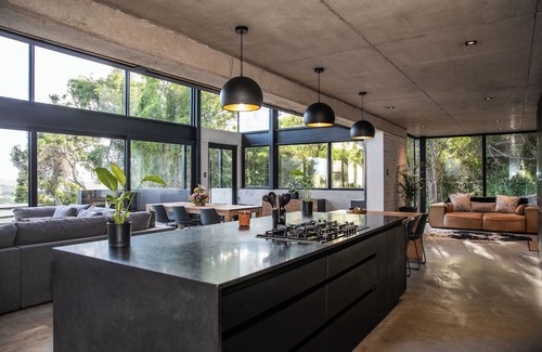 Wilderness House | Inviting Villa with Scenic Views and Family-Friendly Amenities