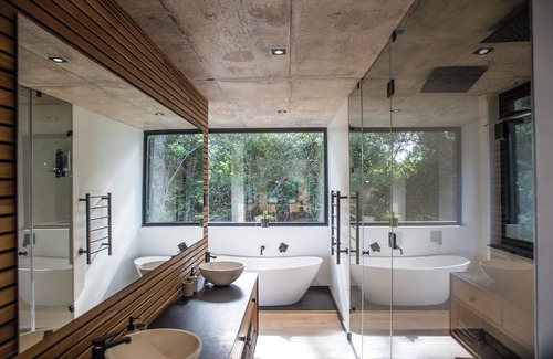 Wilderness House | Inviting Villa with Scenic Views and Family-Friendly Amenities