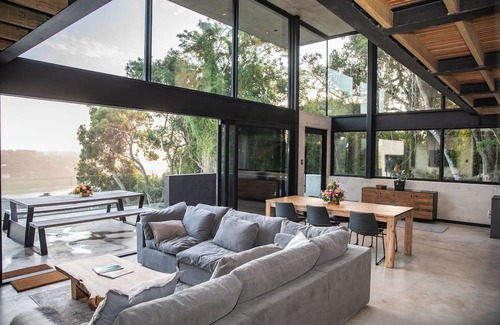Wilderness House | Inviting Villa with Scenic Views and Family-Friendly Amenities