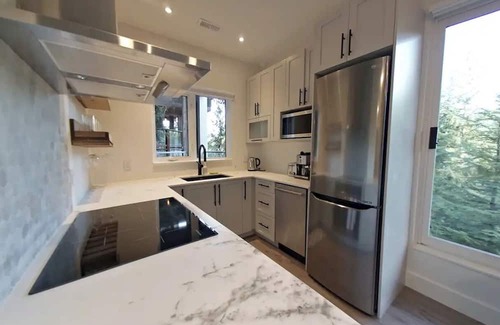 Whistler Cay Heights Condo | Relaxation Awaits: Whistler 2-Bedroom with Spa & Hot Tub