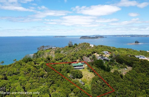 Kawau Island House | Cozy Island Retreat with Ocean View and Poolside Relaxation