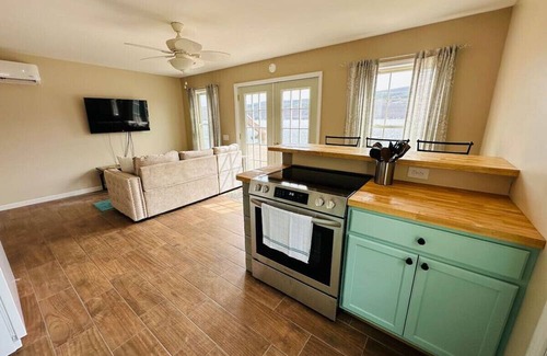 Hammondsport House | Relax at The Dockaholic on Keuka Lake with Family Amenities
