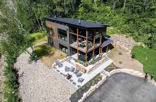 Les Eboulements Ski Chalet | Contemporary Villa Vivaldi Cottage with Spa & River Views