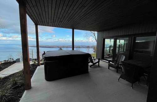 Les Eboulements Ski Chalet | Contemporary Villa Vivaldi Cottage with Spa & River Views