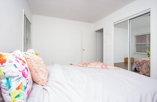 Willowdale House | Perfect Family Retreat: 3 Bedroom Home with Free Parking