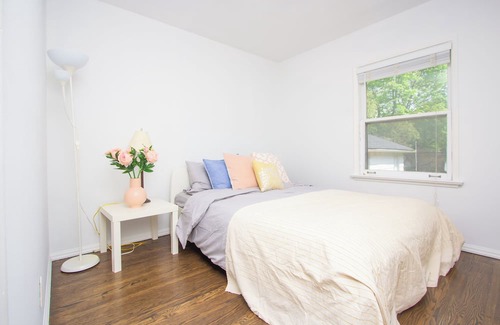 Willowdale House | Perfect Family Retreat: 3 Bedroom Home with Free Parking