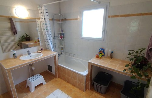 Eurre House | Welcoming 3-Bedroom Maison in the Heart of Drôme Village