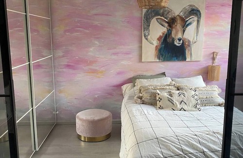 Villette Gare Apartment | Charming Terrace Retreat for Families and Pets in Lyon